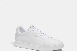 コーチの白スニーカー