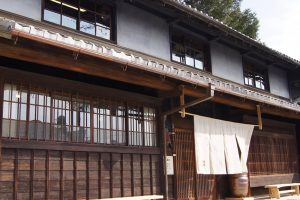 足立音衛門の福知山本店