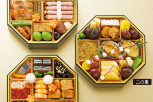 賛否両論　おせち料理　三段重