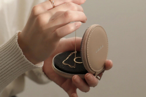 アネモネのラウンドアクセサリーポーチ