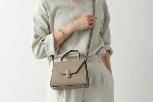 ヴァレクストラのショルダーバッグ,イジィデ