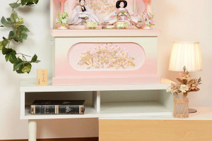 ピンクのコンパクトなひな人形