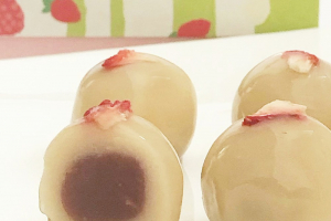 亀屋良長の烏羽玉〈いちごミルク〉