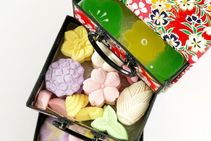 甘春堂の京タンス