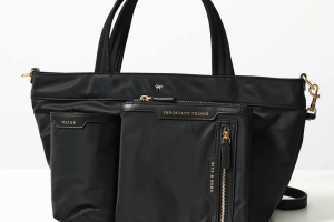 アニヤハインドマーチのトートバッグ