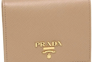 プラダの二つ折り財布 サフィアーノ