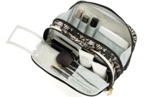 アルティザン・アンド・アーティストの化粧ポーチ