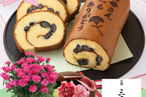 京・伏見　三源庵の黒豆ロールカステラ