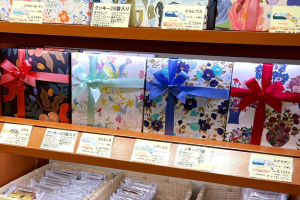 ツマガリのクッキーの箱