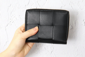 ボッテガヴェネタの二つ折り財布