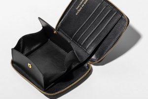 コムデギャルソンの二つ折り財布