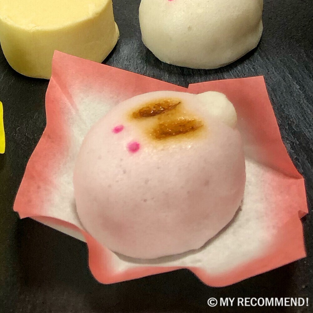 榮太樓總本鋪の月見うさぎ,紅色
