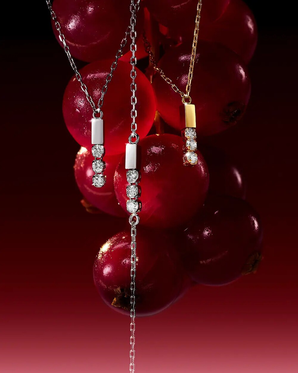 アーカーのシャンデリア ライン プチ ネックレス