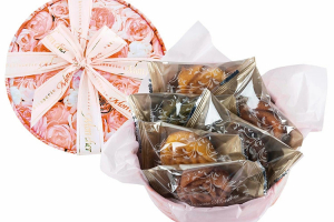 パティスリーモンシェールのバラのフィナンシェ