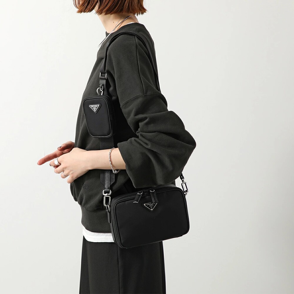 プラダのショルダーバッグ